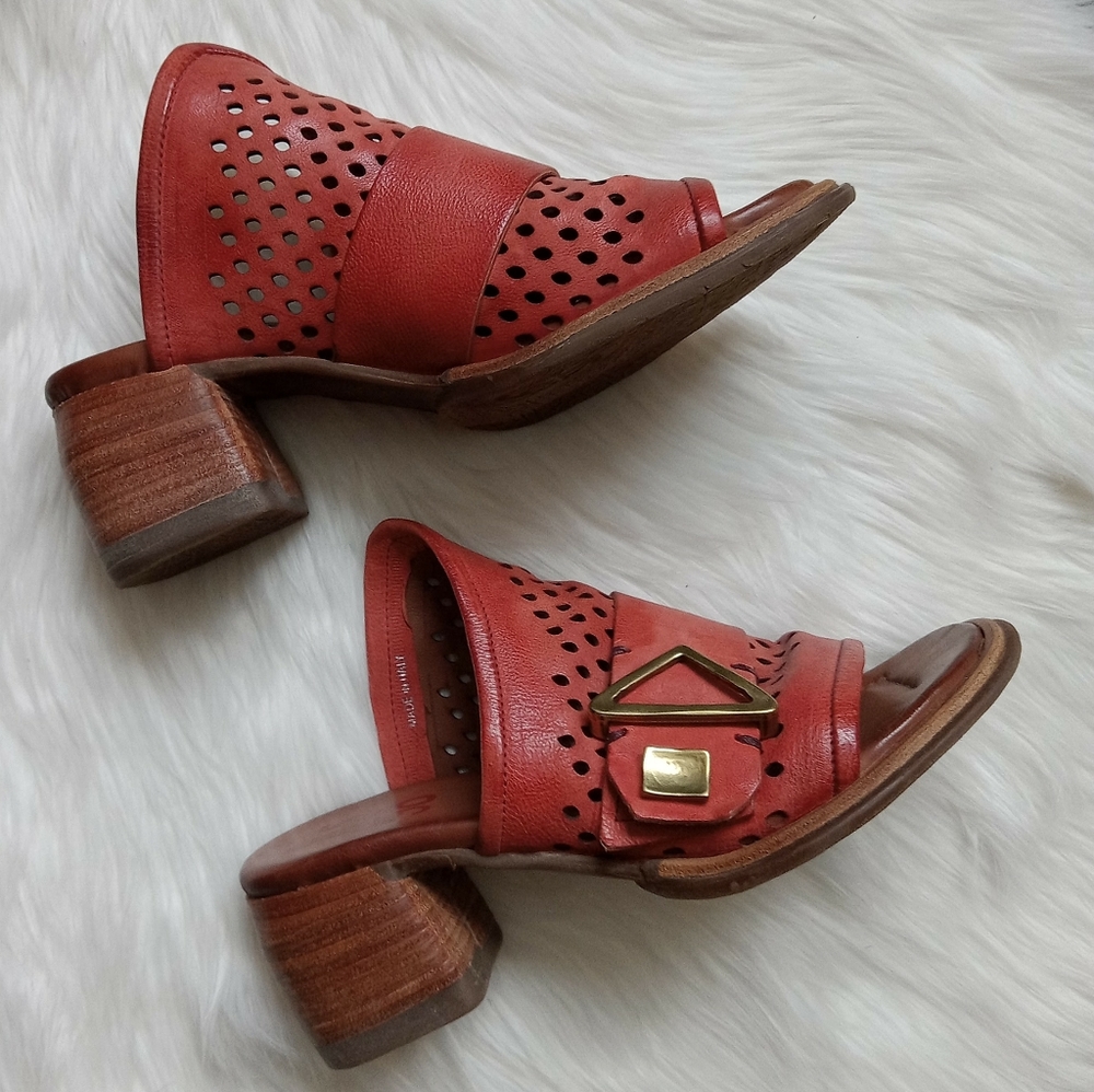 NWB AS98 Sandals